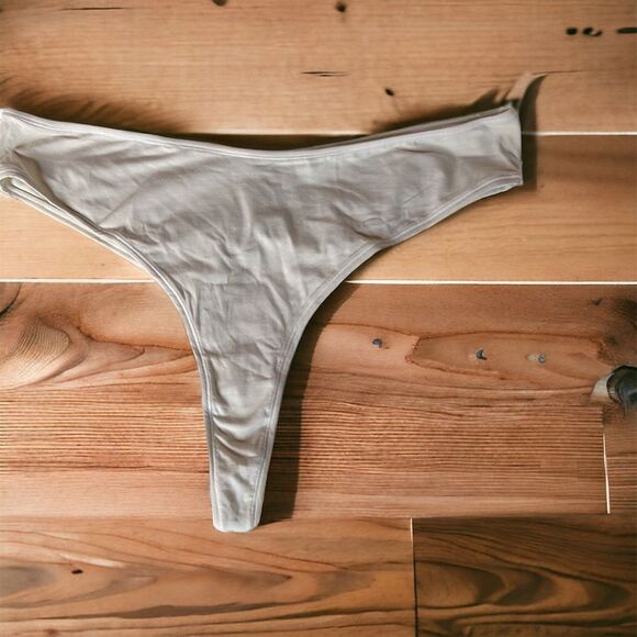 Skims PLUS Bone White Thong Panty Sz 4X - Picture 1 of 4